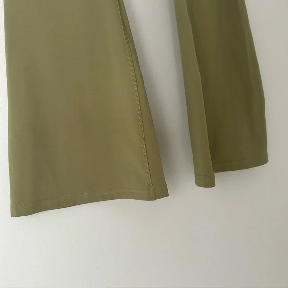 All in Motion Brushed Sculpt Ultra High Rise Flare Leggings - Picture 4 of 8